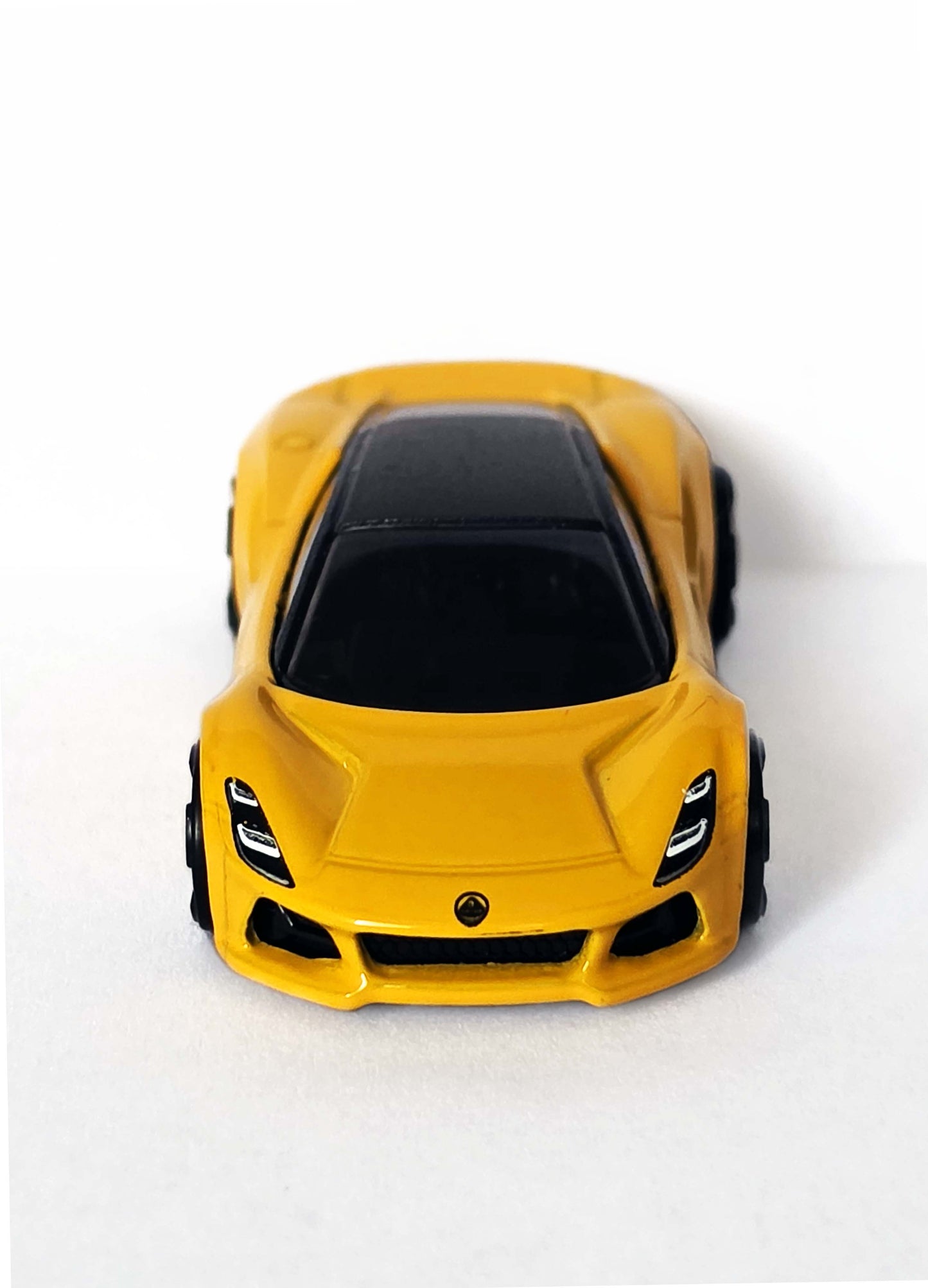 LOTUS EMIRA DESTAPADO