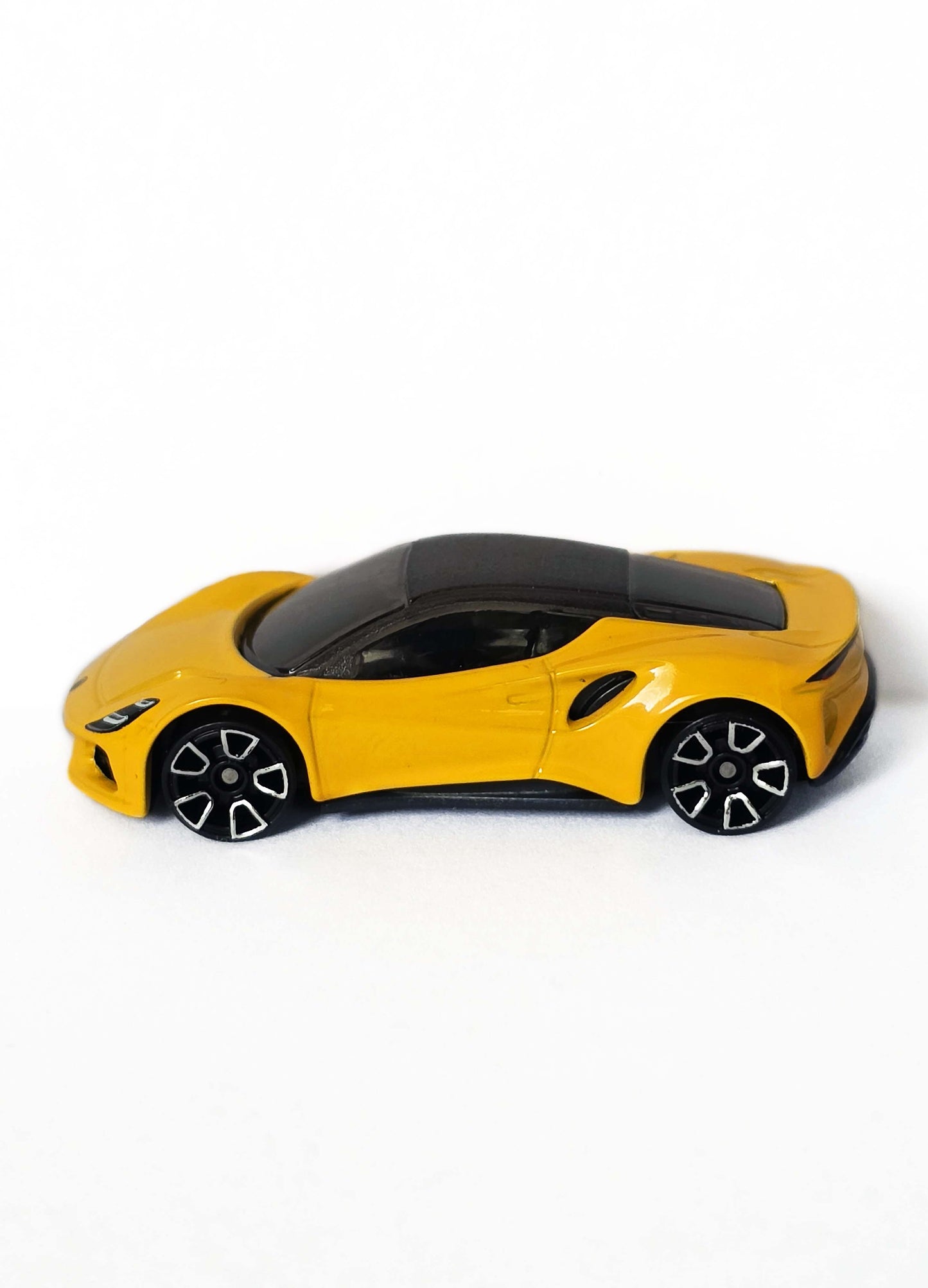 LOTUS EMIRA DESTAPADO