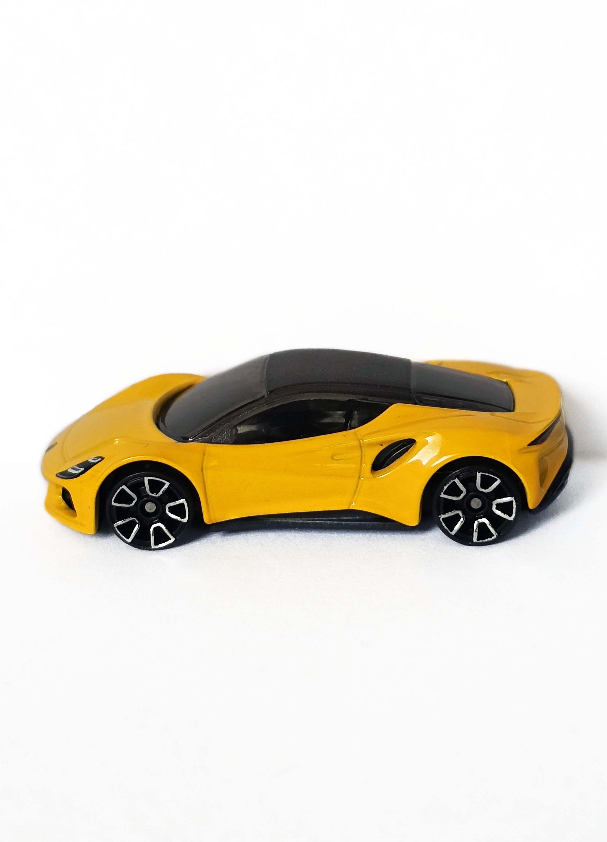 LOTUS EMIRA DESTAPADO